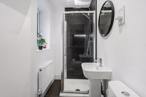 En-Suite 6- click for photo gallery